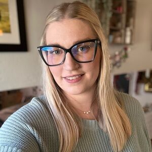 Meet your Posher, Caitlyn